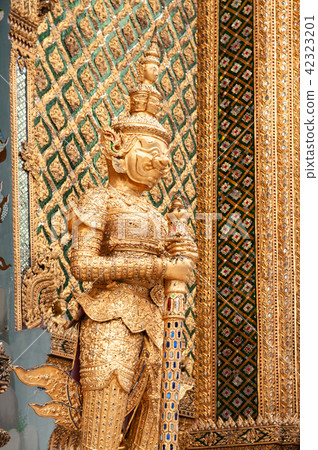 Golden giant guardian statue Bangkok Grand Palace Golden giant guardian statue Bangkok Grand Palace 42323201