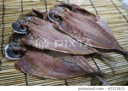  Opening of horse mackerel 42323613