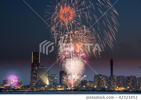 Yokohama Minato Mirai 21 and fireworks 42323852