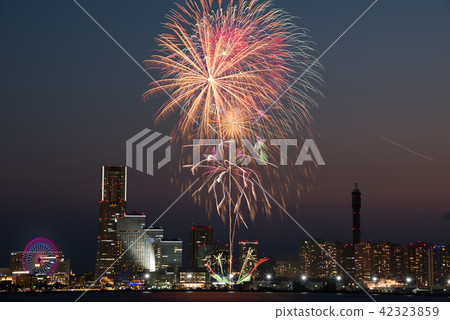 橫濱港未來21和煙花 42323859