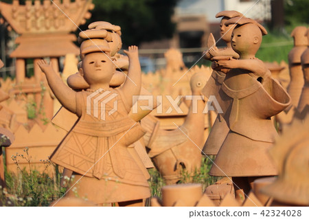 現在的Shirozuka Kofun的Haniwa（複製品） 42324028