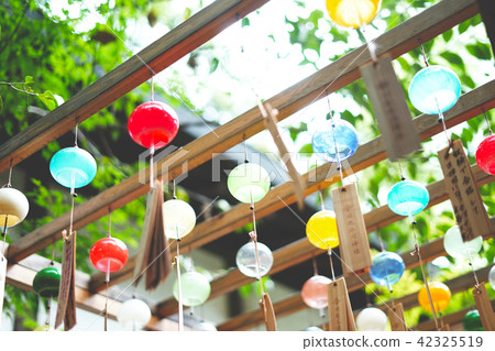 五顏六色的風鈴 五顏六色的風鈴 42325519