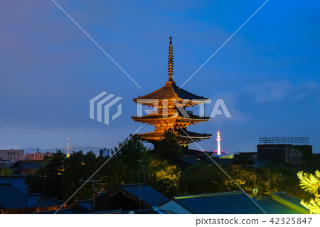 京都市八坂塔夜景 京都市八坂塔夜景 42325847