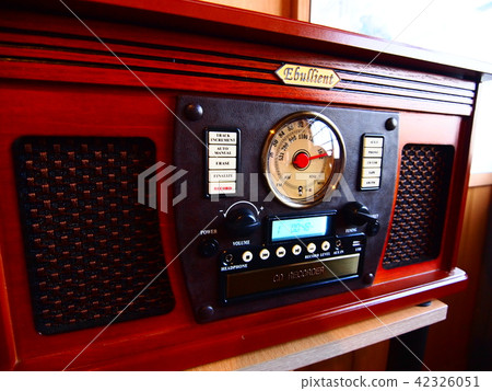 Old radio 42326051