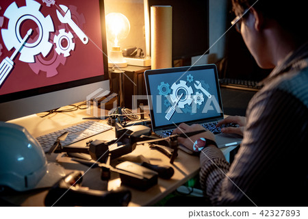 Technical engineer repairing drone using laptop 42327893