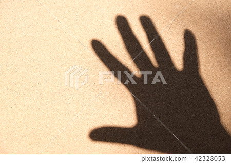 Black silhouette on white sand, open the palm of t 42328053