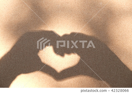 Black silhouette on white sand, Love and my heart  42328066