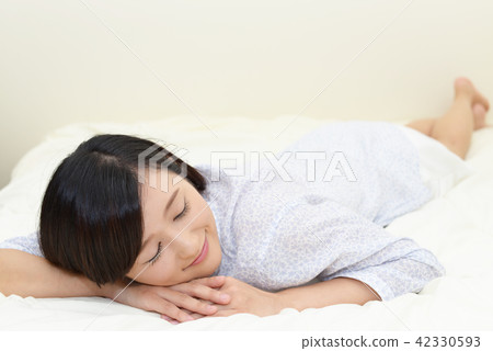 睡覺的女人 睡覺的女人 42330593