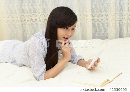 智能手機的女人 42330603