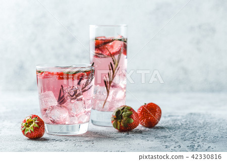 Strawberry and rosemary drink 42330816