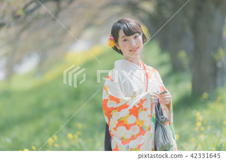 female, lady, woman 42331645