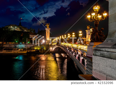 Night over bridge Alexandre III 42332096