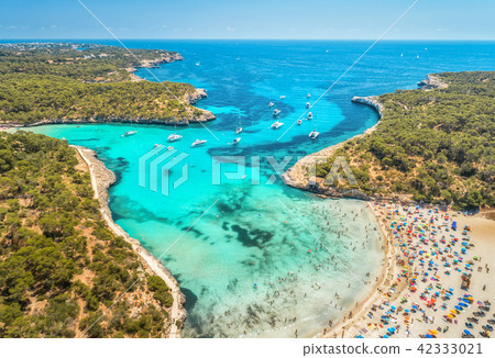 Aerial view of sandy beach, blue sea and yachts 42333021
