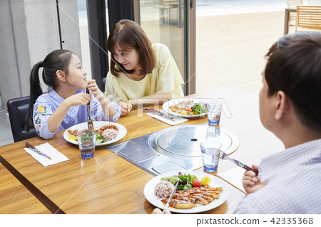 生活，吃，爸爸，媽媽，女兒，韓國人 42335368