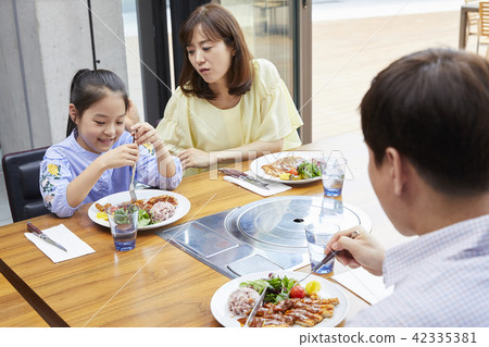 生活，吃，爸爸，媽媽，女兒，韓國人 42335381