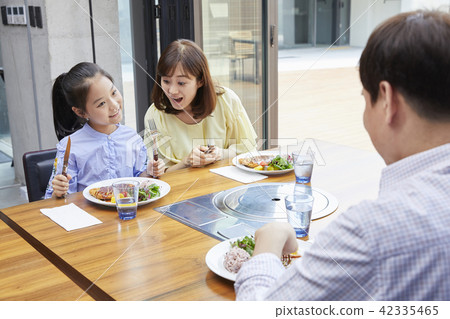 生活,吃,爸爸,媽媽,女兒,韓國人 生活,吃,爸爸,媽媽,女兒,韓國人 42335465