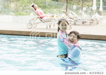 旅行，家庭，爸爸，媽媽，女兒，韓國人 42335613