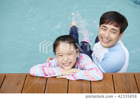 生活,家庭,爸爸,女兒,韓國人 生活,家庭,爸爸,女兒,韓國人 42335658