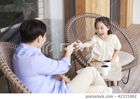 生活，家庭，爸爸，女兒，韓國人 42335902