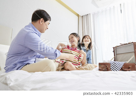 旅行，家庭，爸爸，媽媽，女兒，韓國人 42335903