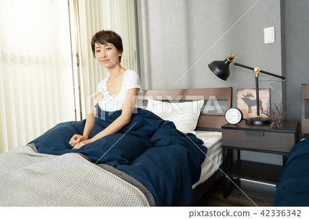 Middle female lifestyle image 42336342