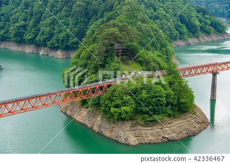南阿爾卑斯山Ap /線Oigawa Tetsudo Ikawa線壽司湖漂浮在湖Oku Oku Lake Ueno遊客在軌道上行走 42336467