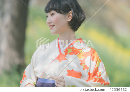 female, females, lady 42336582