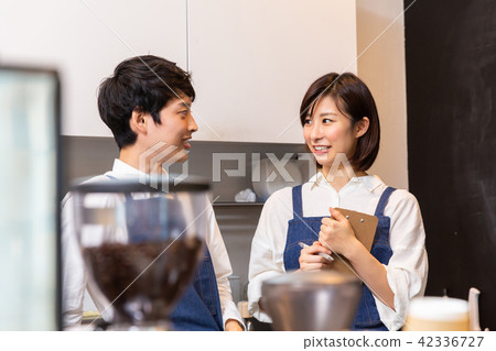 Cafe Staff Cafe Staff 42336727