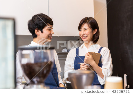 Cafe Staff Cafe Staff 42336731