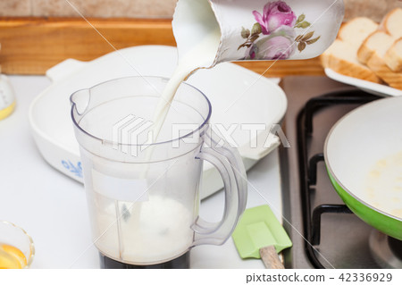 French toast preparation French toast preparation 42336929