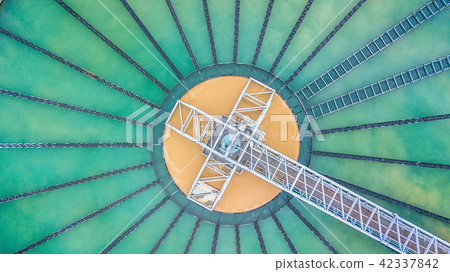 Aerial top view recirculation solid contact. 42337842