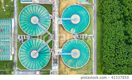 Aerial top view recirculation solid contact. 42337850