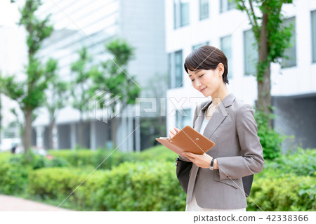 Suit female office lady fresh green OL business suits portrait recruit Suit female office lady fresh green OL business suits portrait recruit 42338366