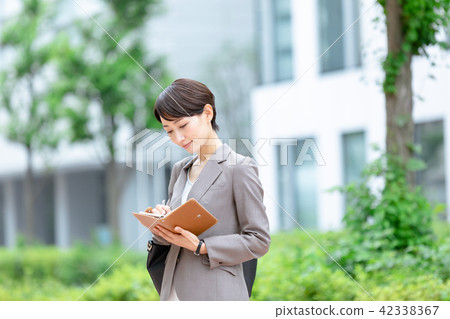 Suit female office lady fresh green OL business suits portrait recruit 42338367