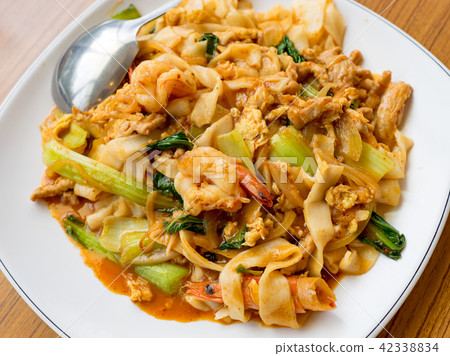 Asian rice noodles with shrimp Asian rice noodles with shrimp 42338834