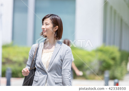 適合女性辦公室女士新鮮綠色OL商務套裝肖像新兵 42338930