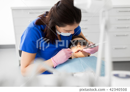 dentist checking for kid teeth at dental clinic 42340508