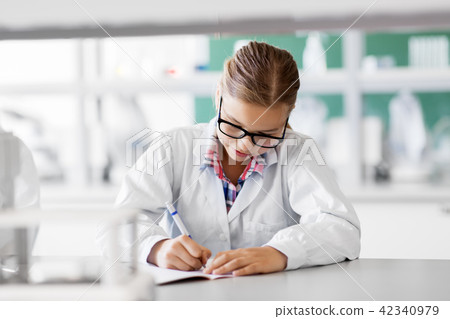 girl studying chemistry at school laboratory 42340979