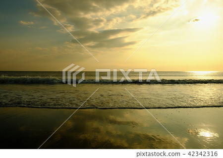 Evening scenery of coast · Takikigome coast 42342316