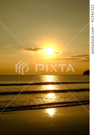 Beautiful coastal setting sun · Takikigome coast 42342322