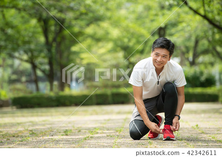 慢跑中間人走的圖像 42342611