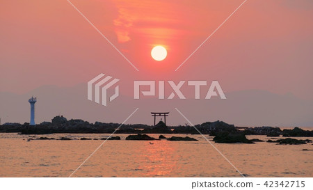 Evening scenery of Hayama (Torii of Nashima) Evening scenery of Hayama (Torii of Nashima) 42342715