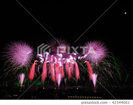 Adachi fireworks 2018 42344081