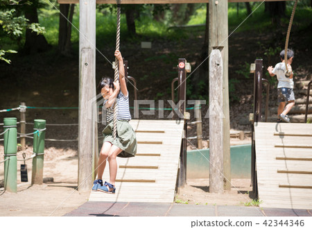 Children playing athletic 42344346