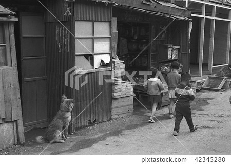 在市中心的昭和Dairan糖果和東京葛飾區的昭和36兒童的風景 42345280