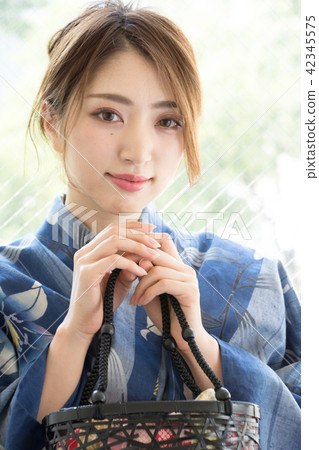 A woman in a yukata 42345575