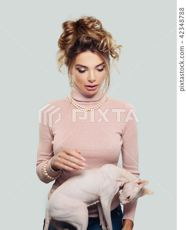 Beautiful Woman with her Cat Beautiful Woman with her Cat 42348788
