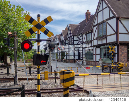 [Izu] British village of a resort park [Shuzenji Rainbow Town, Romney Railroad crossing and houses] 42349526