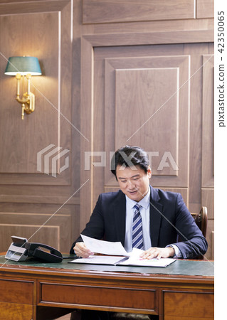 商人,商業,首席執行官,總統,代表,辦公室,辦公室,辦公室,公司 商人,商業,首席執行官,總統,代表,辦公室,辦公室,辦公室,公司 42350065