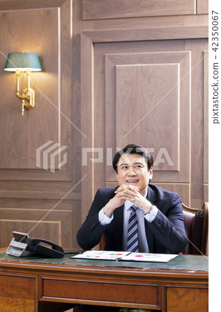 商人,商業,首席執行官,總統,代表,辦公室,辦公室,辦公室,公司 商人,商業,首席執行官,總統,代表,辦公室,辦公室,辦公室,公司 42350067